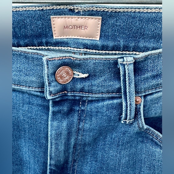 EUC Mother The Weekender Fray Jeans in A Groovy Kind of Love, 28 - Picture 6 of 16